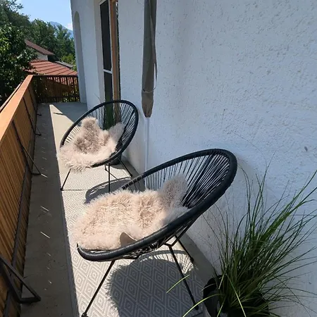 Chiemseenaehe Und Bergblick Stilvoll Fuer 4 Appartement Übersee