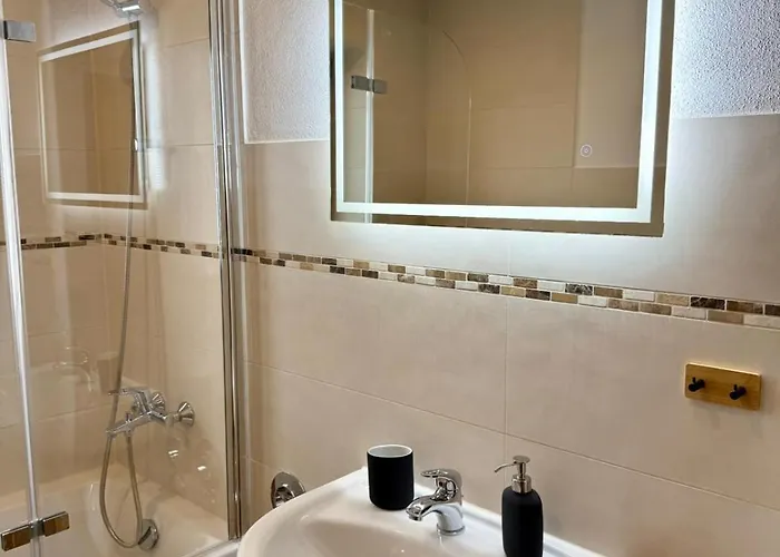 Am Chiemsee Ruhig Und Modern Fuer 4 Personen Appartement *