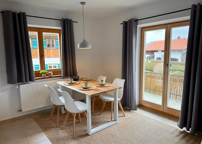 Appartement Am Chiemsee Ruhig Und Modern Fuer 4 Personen *