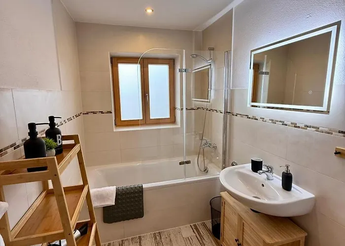 Am Chiemsee Ruhig Und Modern Fuer 4 Personen Appartement