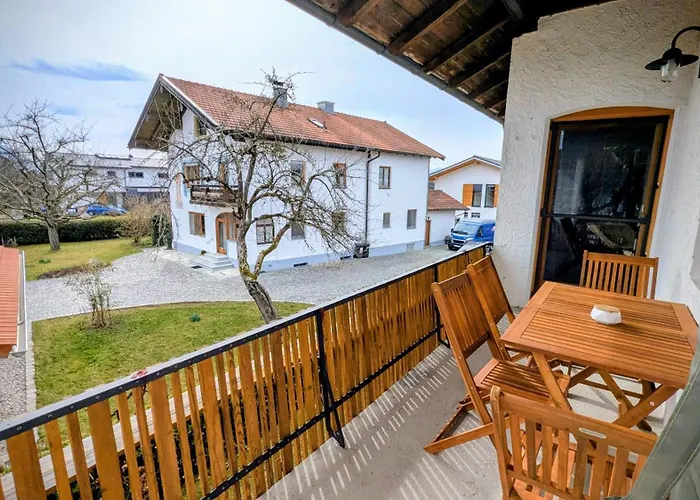 Am Chiemsee Ruhig Und Modern Fuer 4 Personen Appartement Übersee