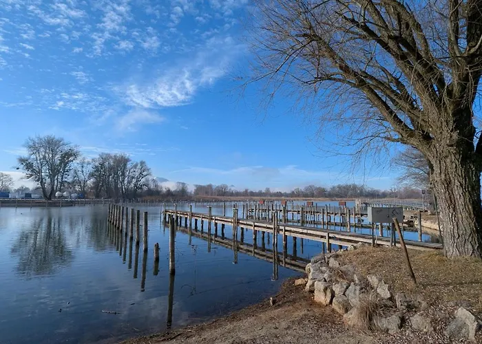 Am Chiemsee Ruhig Und Modern Fuer 4 Personen Übersee